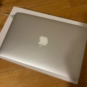 LIKE NEW MacBook Air-11 Inch, 128 GB.